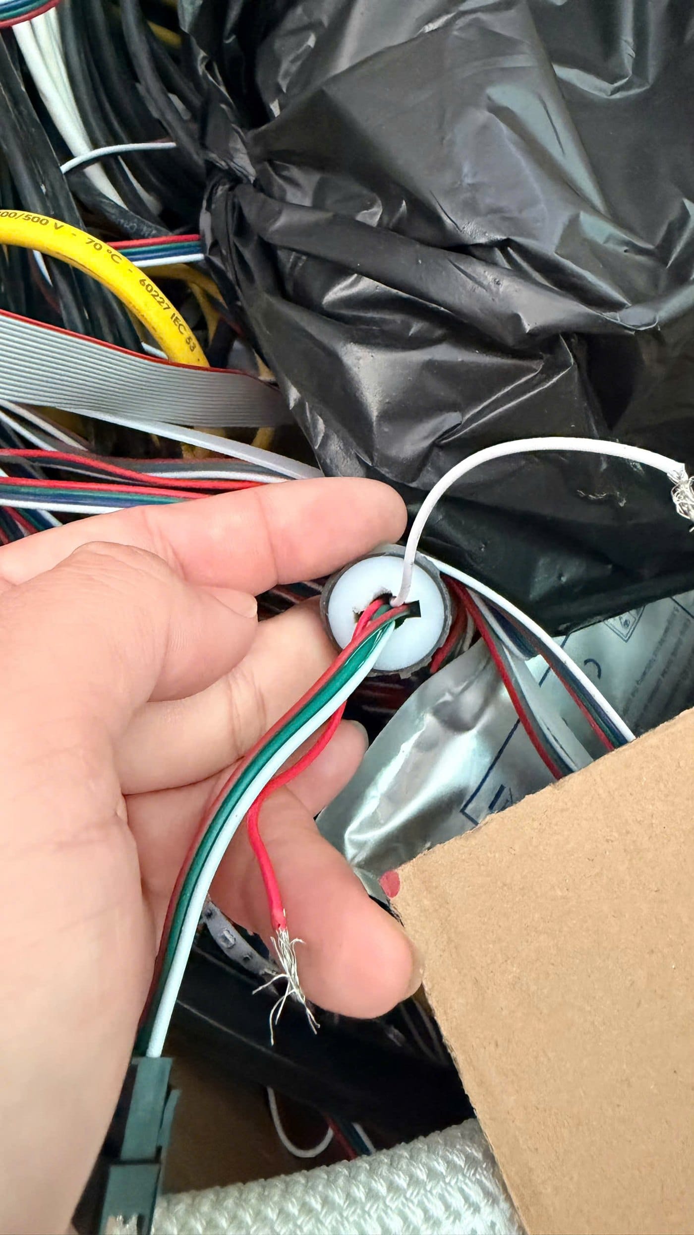 Đầu nối dây tín hiệu và nguồn ống LED Silicon pixel - NHK Stage