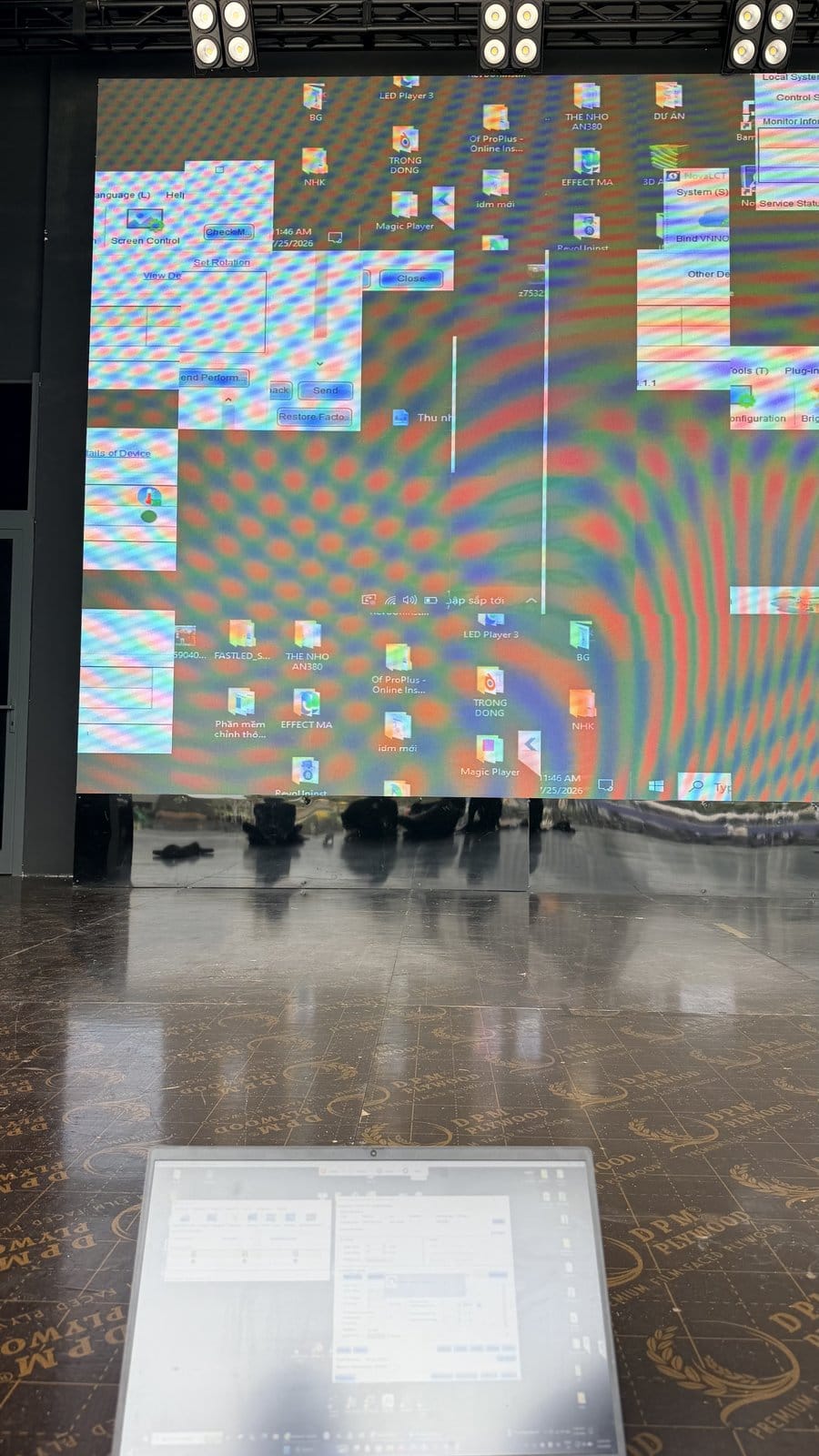 Hiện trạng lỗi hình ảnh nhiễu trên màn hình LED Lugano Resort Cam Ranh trước khi NHK Stage xử lý mapping
