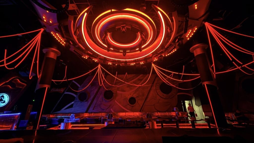Chi Phí Thi Công Âm Thanh Ánh Sáng Cho Bar, Club, Lounge Gồm Những Gì?
