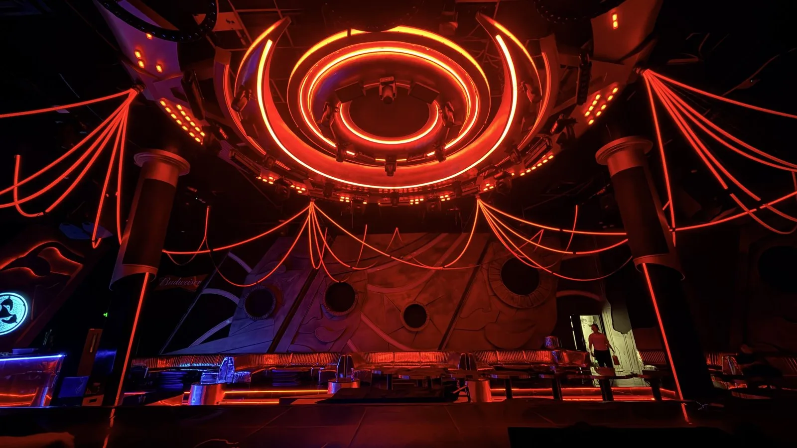 Hệ LED trang trí Madrix hoàn thiện đổi màu tại Kisho Club Nha Trang