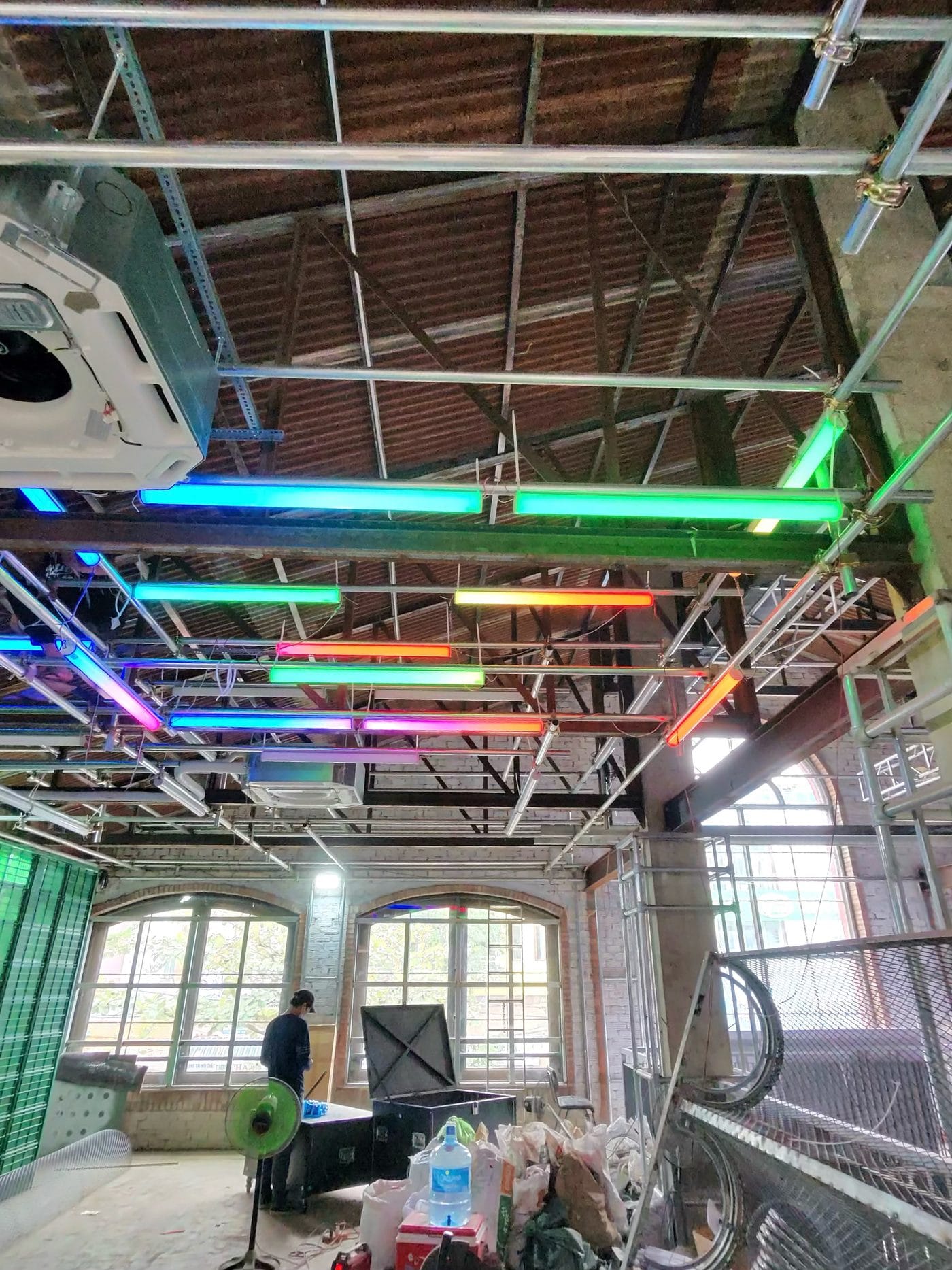 Thi công lắp đặt LED Madrix và màn hình LED P3 Indoor FOMO Beer Club Đà Nẵng - ảnh 6/12