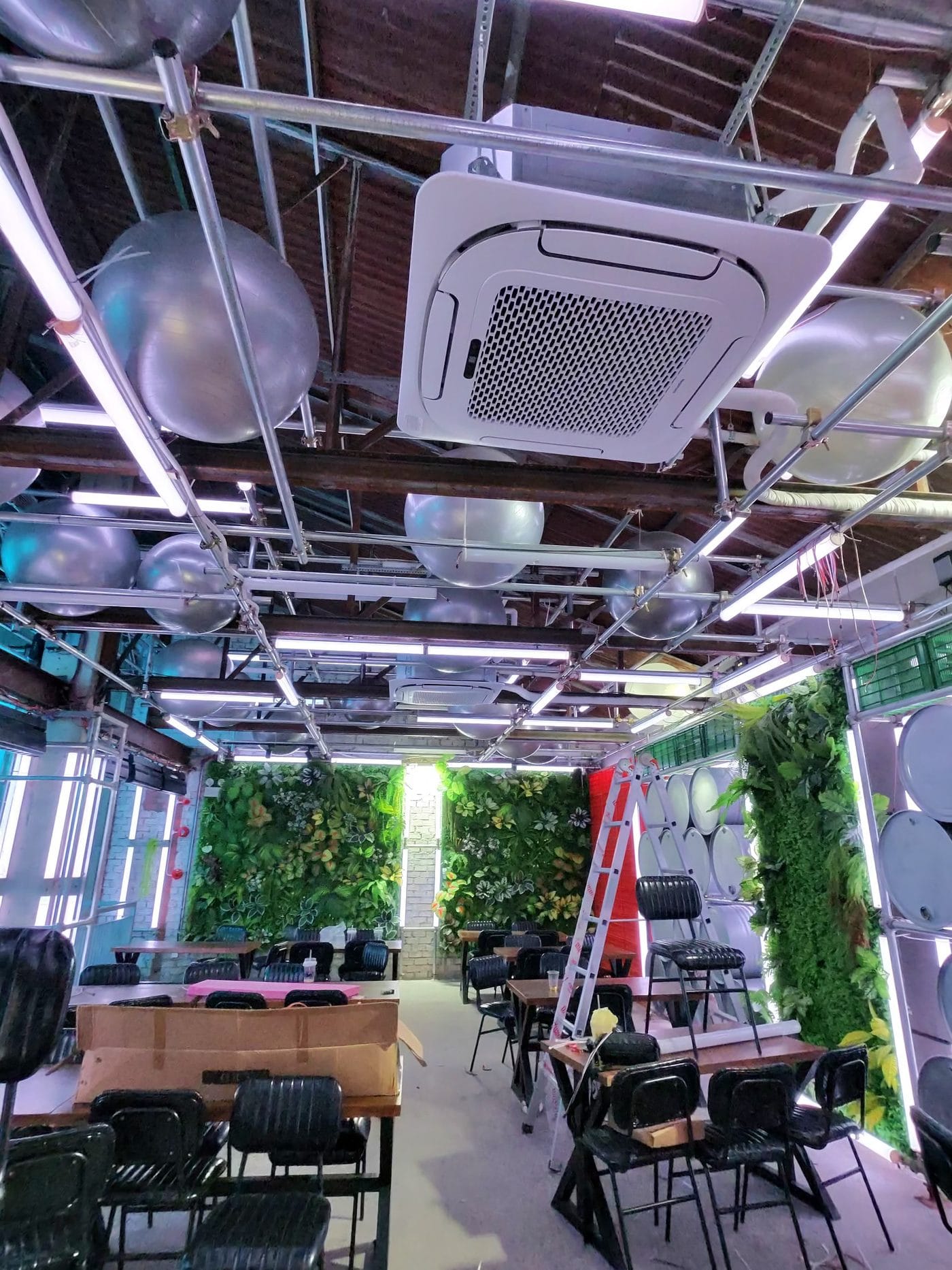 Thi công lắp đặt LED Madrix và màn hình LED P3 Indoor FOMO Beer Club Đà Nẵng - ảnh 8/12
