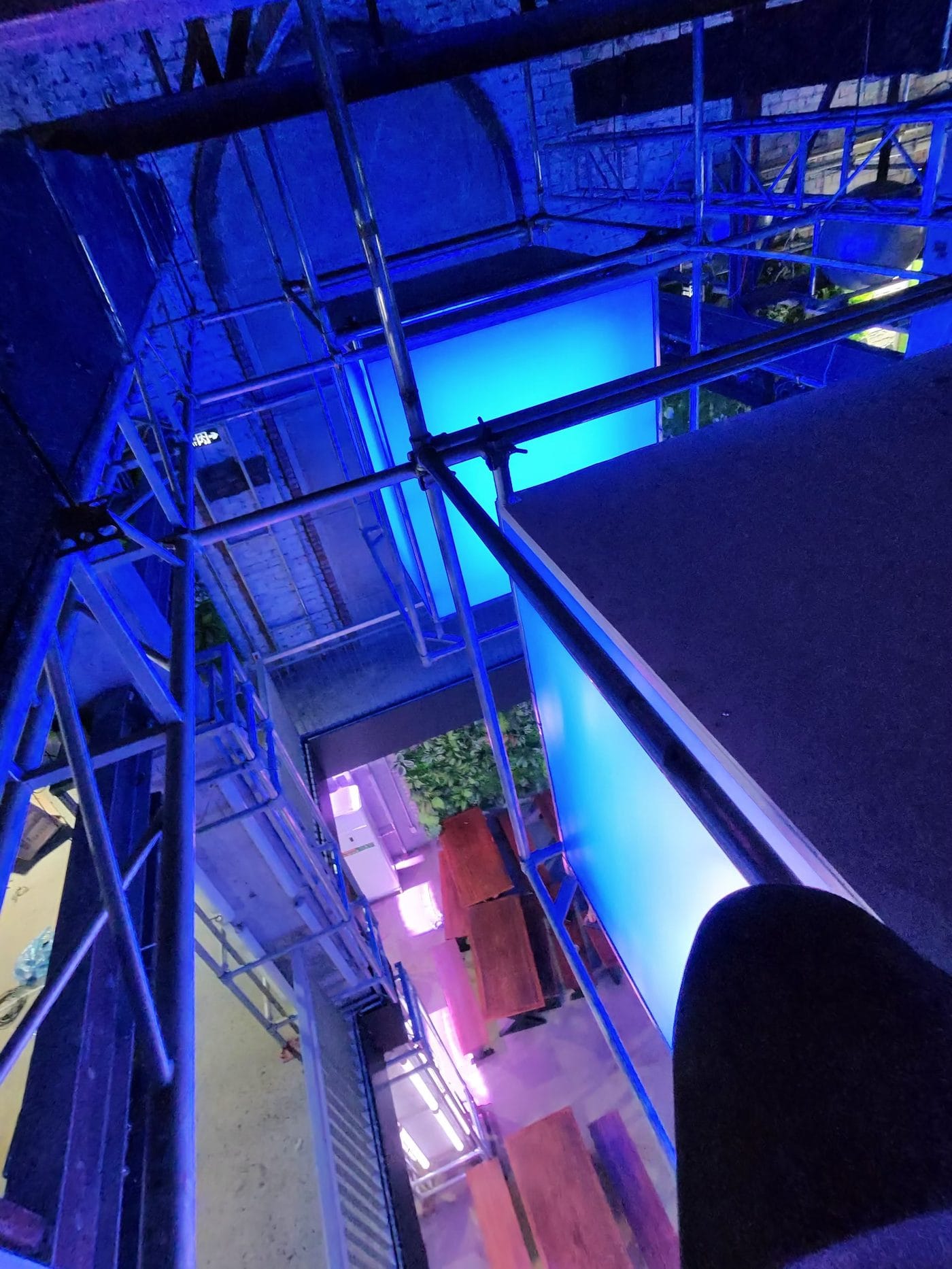 Thi công lắp đặt LED Madrix và màn hình LED P3 Indoor FOMO Beer Club Đà Nẵng - ảnh 10/12