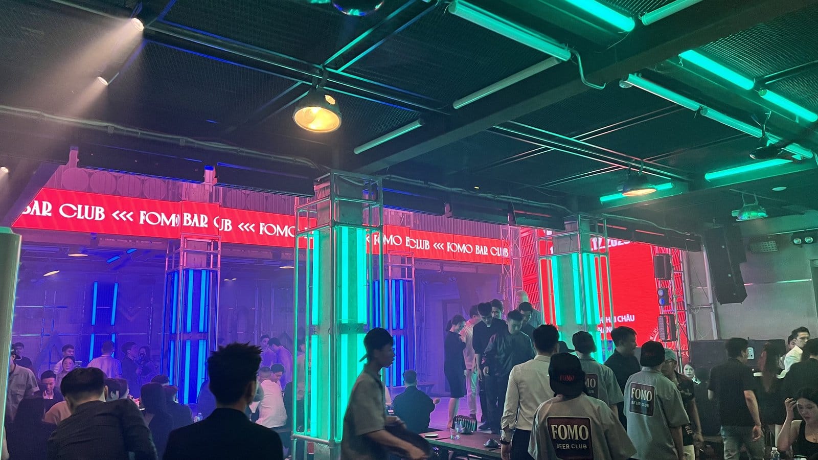 Thi công màn hình LED P3 và LED Madrix cho beer club FOMO Đà Nẵng
